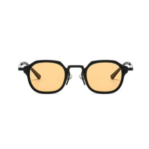 Lunettes de soleil Chai noires avec verres jaunes, style streetwear URBN Maroc, tendance et chic.