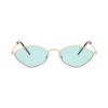 Lunettes de soleil géométriques Venice Gold avec monture dorée fine et verres teintés bleu-vert, offrant un style rétro et moderne.
